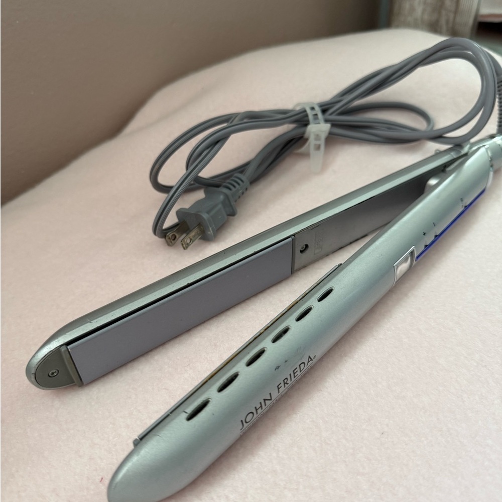 John Frieda Silver Hair Straightener